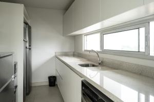 Majoituspaikan ZT Coliving and Hotel keittiö tai keittotila