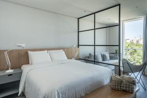 Vuode tai vuoteita majoituspaikassa ZT Coliving and Hotel