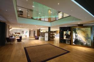 Телевизор и/или развлекательный центр в Holiday Inn Huntingdon Racecourse by IHG
