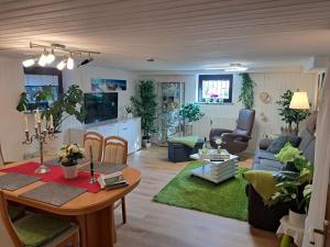 a living room with a couch and a table at Lianes Feriendomizil Fewo in Niedernjesa - Friedland in Friedland +10 photos