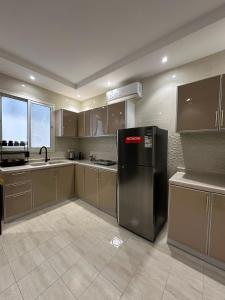 Kuchyň nebo kuchyňský kout v ubytování Zaan Apartment Al-Nafel