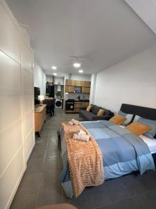 a bedroom with a bed and a living room at UIM Mediterraneo Estudio PB San Jose Wifi in Puerto de Sagunto