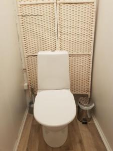 a bathroom with a white toilet in a room at George&K Apartament in Larvik