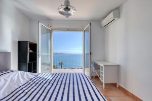 Ένα ή περισσότερα κρεβάτια σε δωμάτιο στο VILLA INFINITY 200m2 VUE MER, Giens & Porquerolles +16 φωτογραφίες