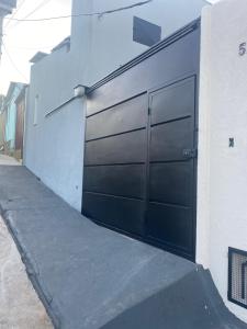 a garage door on the side of a building at Loft de luxo in Araxá