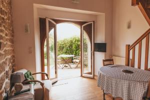 a room with an open door to a patio with a table at Penty au Ménec in Carnac