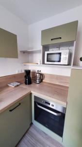 Una cocina o cocineta en Le Couvent B 3 fotos más