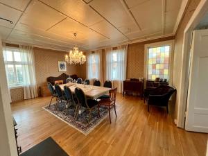Gallery image of Historic Fjord-View Villa in Hamre