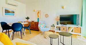 a living room with a table and chairs at Casa Maria Vera in Lagos