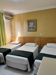 Postel nebo postele na pokoji v ubytování Crystal Plaza Hotel Marista