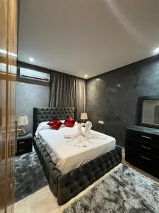 Кровать или кровати в номере appartement en pleine centre gueliz en face théâtre royal