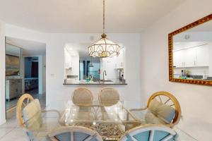 Η κουζίνα ή μικρή κουζίνα στο Shorewalk Villa