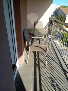 a balcony with a table and chairs on a balcony at Apartman Peace 3 in Međugorje