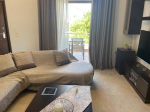a living room with a couch and a table at Villa Melydron in Nafplio