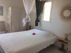 Ένα ή περισσότερα κρεβάτια σε δωμάτιο στο Studio cosy climatisé vue mer à 2 min de la plage