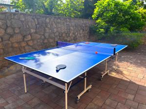 Stolní tenis v ubytování Private Villa SoulSet with swimming pool nebo okolí