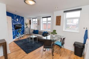 אזור ישיבה ב-Birmingham City Apartments - spacious with free secure parking