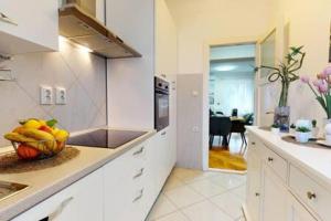 A cozinha ou cozinha compacta de Center and Bacvice Beach Apartment Stella