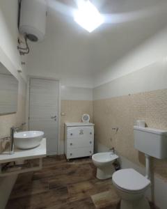 a bathroom with a sink and a toilet and a sink at U Feriu home in Avola