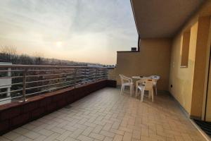 a balcony with a table and chairs on a building at Monolocale ultimo piano con terrazzo e posto auto in Zola Predosa