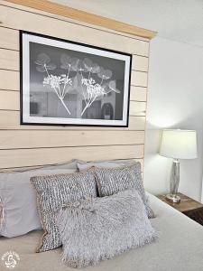 Posteľ alebo postele v izbe v ubytovaní Hillside Studio 1 in Blue Mountain, Mountain View, Full Kitchen, Free Parking
