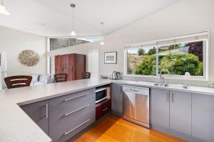 Gallery image of Lake Views on Yewlett - Queenstown Holiday Home in Queenstown