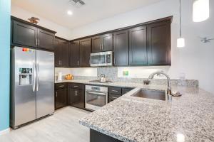 Кухня або міні-кухня у Pet-Friendly Sacramento Home about 7 Mi to Downtown!