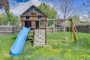 um parque infantil com escorrega e uma casa em Salt Lake City Home Close to Trails and Museums! em Salt Lake City