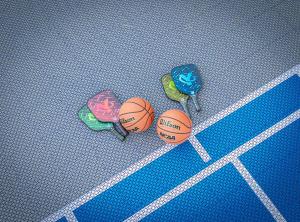 Instalaciones para jugar al tenis o al squash en 2King Suites HeatedPool Arcade and Pickleball o alrededores