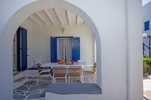 Zdjęcie z galerii obiektu Mykonian Style w Shared Pool Houses 8 & 9 w mieście Ornos