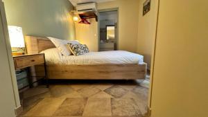 Colomba Hôtel Centre-Ville Historique客房内的一张或多张床位