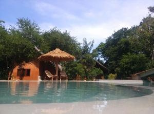 Bazén v ubytování Kuwera Eco Lodge nebo v jeho okolí