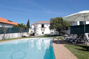 Bazén v ubytování Casa do Vale -Villa Rio Minho-Seixas-Caminha nebo v jeho okolí