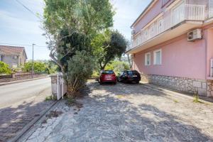 Fotografia z galérie ubytovania Apartments with a parking space Murter - 5114 v Murteri