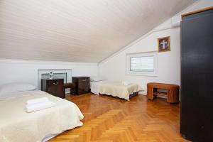 Fotografia z galérie ubytovania Apartments with a parking space Murter - 5114 v Murteri