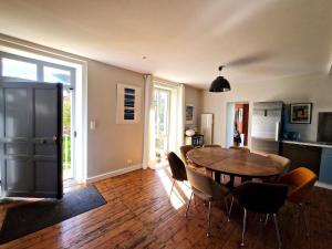 ロキレックにあるHoliday Home in Locquirec near Sandy Beachのギャラリーの写真