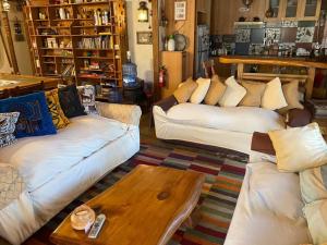 a living room with two couches and a coffee table at CASA DE CAMPO EN Aculeo in Paine