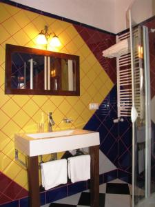 Kylpyhuone majoituspaikassa Casa Rozelor