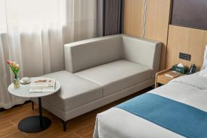 Postel nebo postele na pokoji v ubytování 珠海海之珠丨Global Romantic Pearl酒店-拱北口岸珠海站店