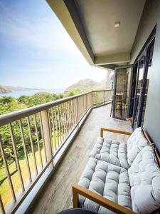 Balkoni atau teres di The Cove Suites @ Pico de Loro