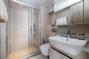 Ένα μπάνιο στο East Maple Hotel Apartment - Guangzhou Financial City Sanxi Metro Station