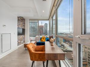 a living room with a view of a city at Boutique Vista Two Bedroom Suite - Toronto's Entertainment District in Toronto