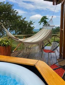 Bazén v ubytování BAUMHAUS Cabañas rusticas con jacuzzi privado nebo v jeho okolí