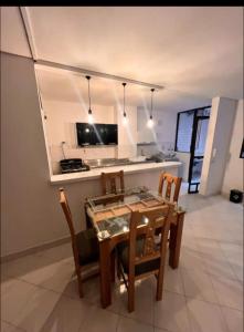 a kitchen and dining room with a table and chairs at Apartamento 202 in Itagüí