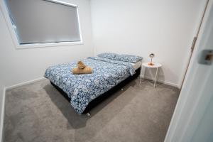 Postel nebo postele na pokoji v ubytování Spacious & Modern 4 Bedrooms