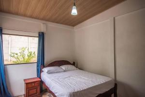 Letto o letti in una camera di Full house with 2 bedrooms and private pool, 5 guest