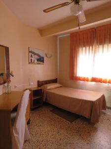Postel nebo postele na pokoji v ubytování Hotel Alain