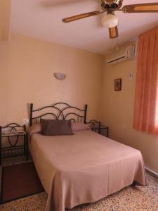 Postel nebo postele na pokoji v ubytování Hotel Alain