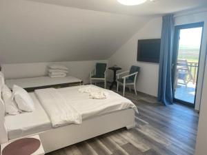 Voodi või voodid majutusasutuse Pensiunea Belvedere Murighiol toas +83 fotot