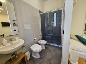 Koupelna v ubytování B&B Fuori Squadro - In Centro con Terrazza Relax vista Mare